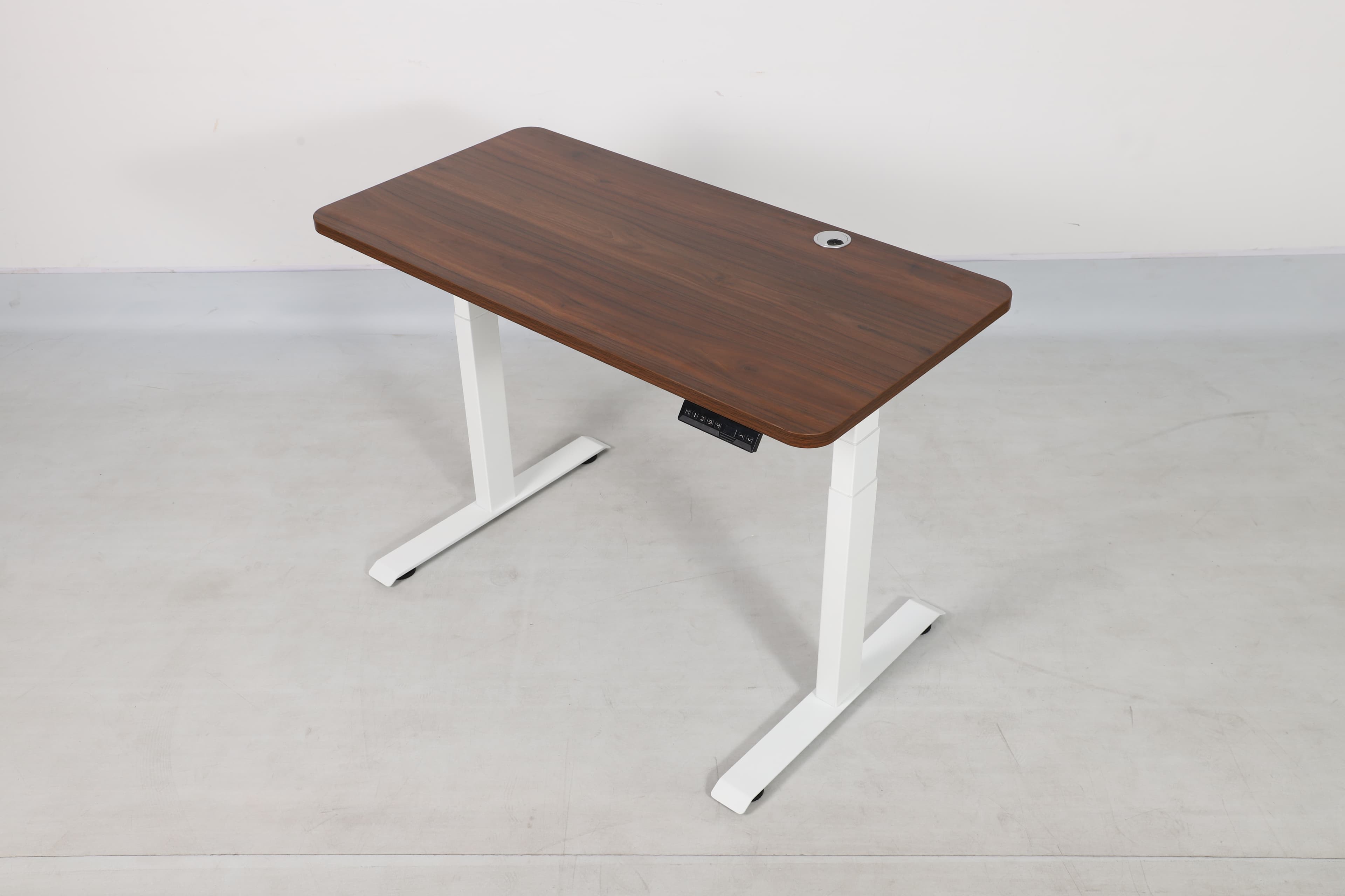 פלטת עץ איכותי בצבע חום